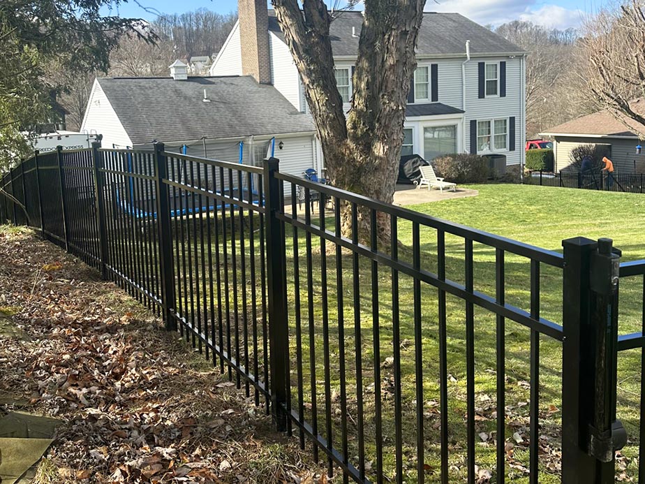 West Virginia aluminum fence company in the West Virginia area.