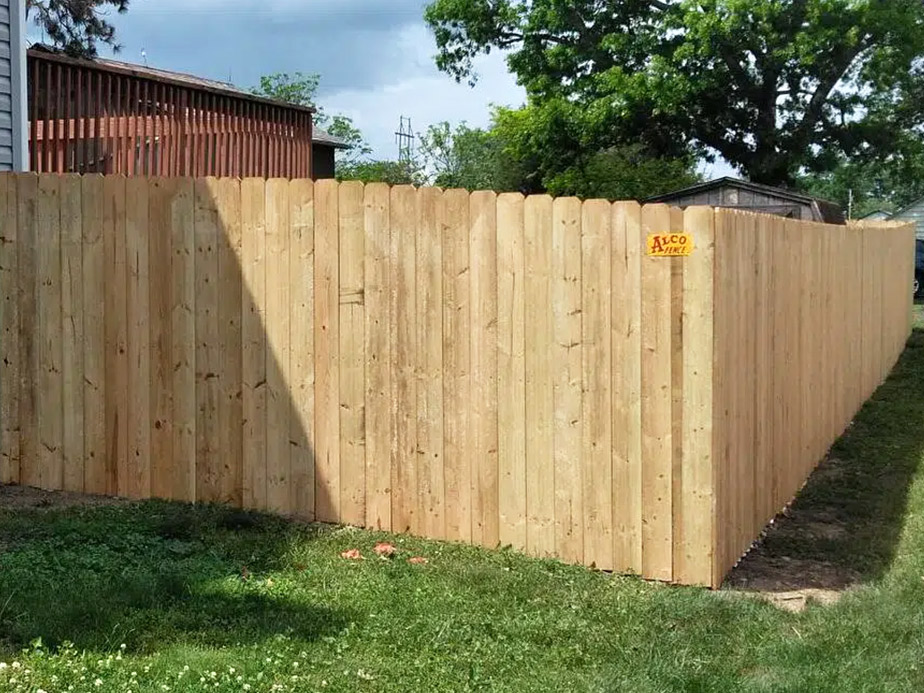 West Virginia Wood fence contractor in the West Virginia area.