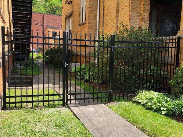 Fence with Morgantown West Virginia 4 Rail Spear Top Aluminum Fence Installation in West Virginia