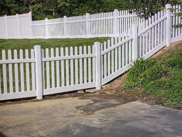 Fence with Extended Picket Vinyl Fence for Residential Properties in Morgantown WV in West Virginia